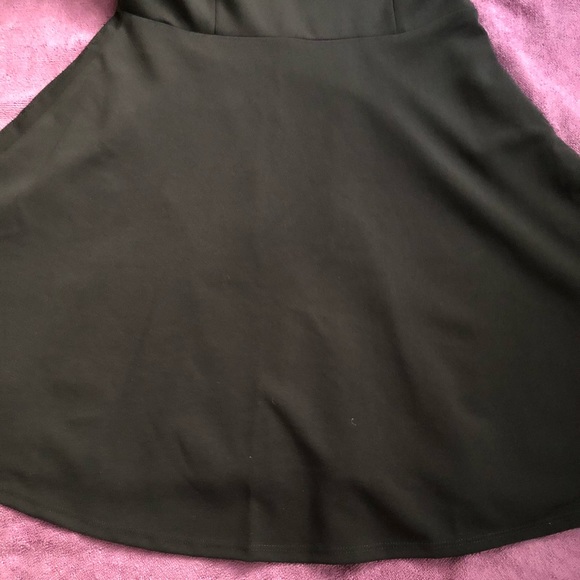 Black lulus V-neck halter dress - Picture 7 of 7